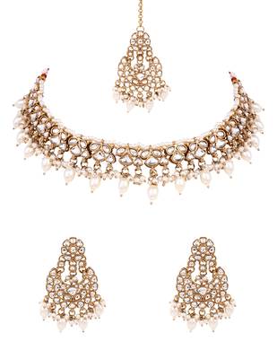Gold plated traditional kundan pearl choker necklace with earrings & maang tikka for women (k7306w) 2