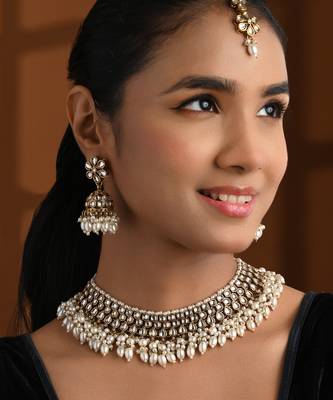 Gold plated traditional kundan pearl choker necklace with earrings & maang tikka for women (k7307w) 1