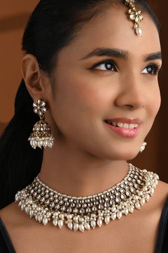 Gold plated traditional kundan pearl choker necklace with earrings & maang tikka for women (k7307w)