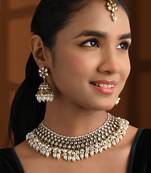 Gold plated traditional kundan pearl choker necklace with earrings & maang tikka for women (k7307w)