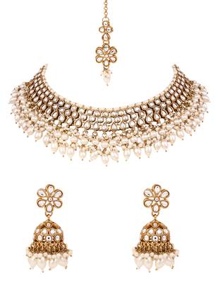Gold plated traditional kundan pearl choker necklace with earrings & maang tikka for women (k7307w) 2