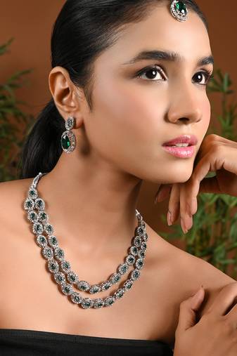 Silver plated stylish design crystal diamond oval shape necklace with earrings & maang tikka jewellery set for women