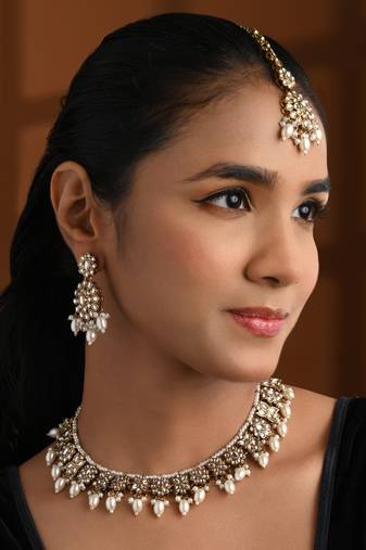 Gold plated traditional kundan pearl choker necklace with earrings & maang tikka for women (k7308w)