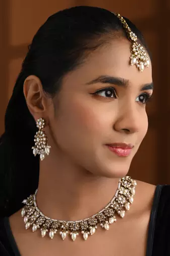 Gold plated traditional kundan pearl choker necklace with earrings & maang tikka for women (k7308w)