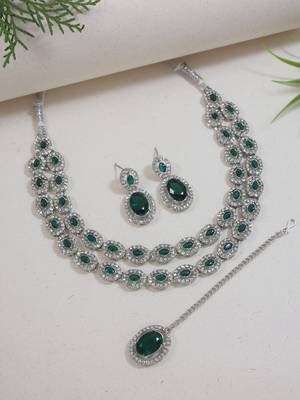 Silver plated stylish design crystal diamond oval shape necklace with earrings & maang tikka jewellery set for women 2