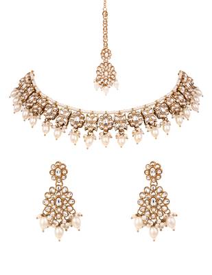 Gold plated traditional kundan pearl choker necklace with earrings & maang tikka for women (k7308w) 2