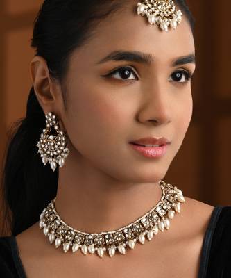 Gold plated traditional kundan pearl choker necklace with earrings & maang tikka jewellery set for women (k7309w) 1