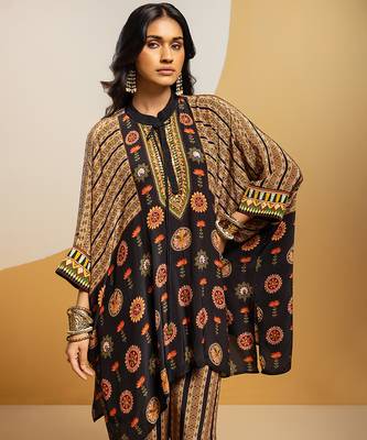 Black floral printed crepe kurta set 4