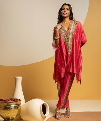 Pink embroidered chanderi kurta set 1