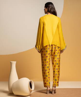 Yellow embroidered chanderi kurta set 4