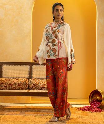 Off white floral printed silk kurta set 2