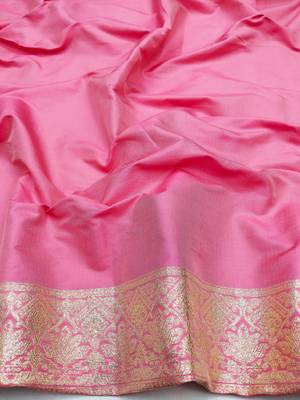 gajri pink zari woven art silk blend saree with blouse 3
