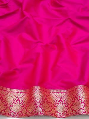 rani pink zari woven art silk blend saree with blouse 3