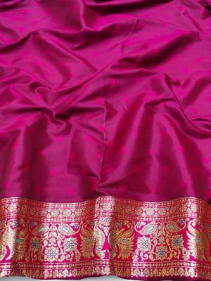 green zari woven art silk blend bridal style premium saree with blouse 3