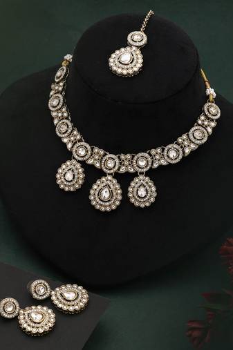 White color kundan necklace set