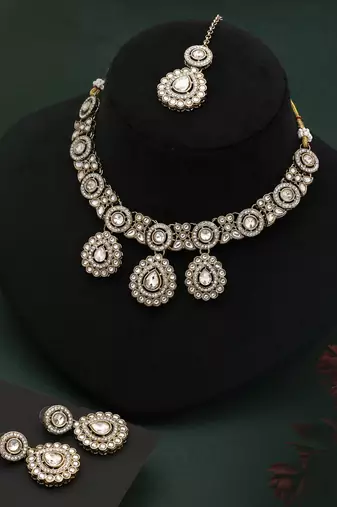 White color kundan necklace set