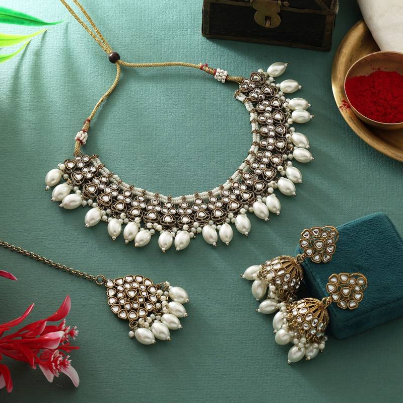 White color kundan necklace set