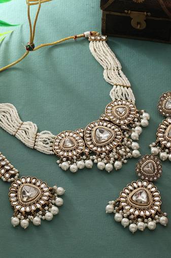 White color kundan necklace set