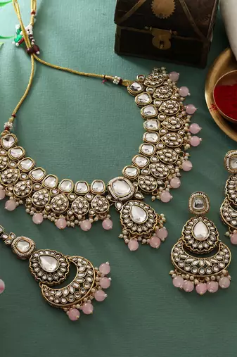 Pink color kundan necklace set