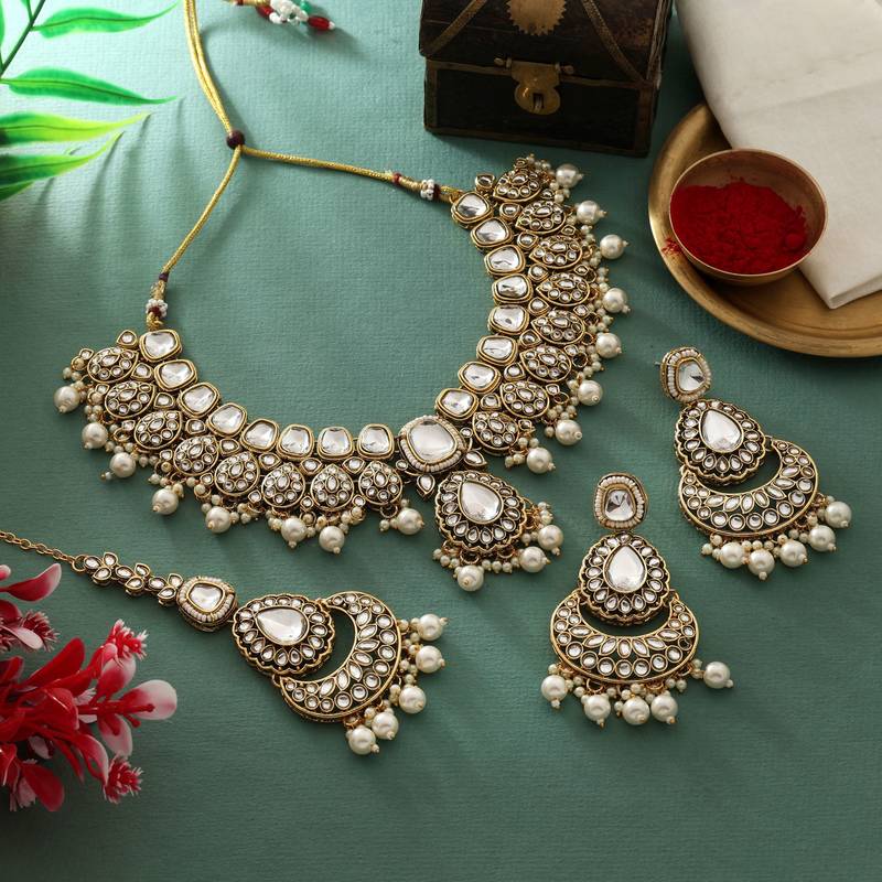 White color kundan necklace set