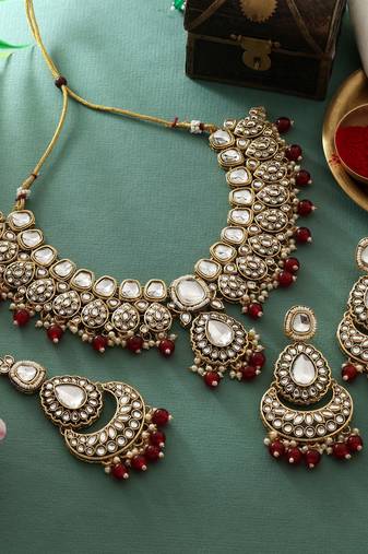 Maroon color kundan necklace set