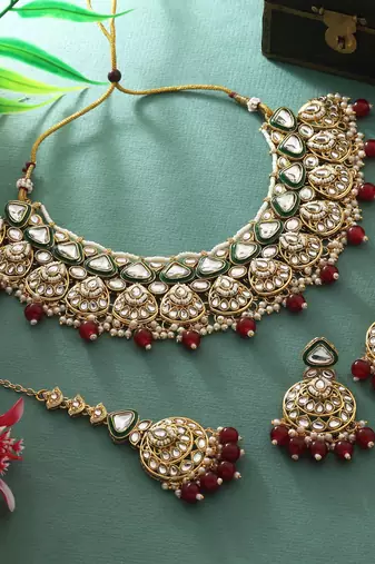 Maroon color kundan necklace set