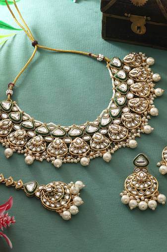 White color kundan necklace set