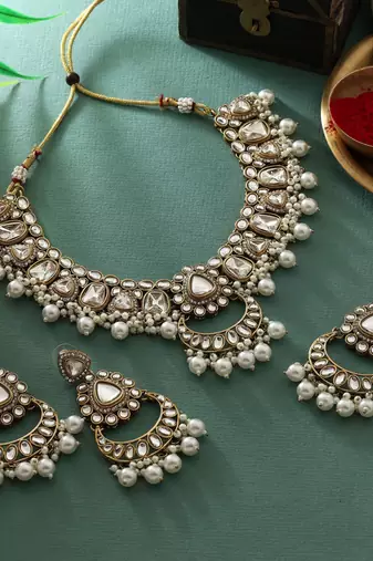 White color kundan necklace set