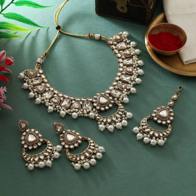 White color kundan necklace set
