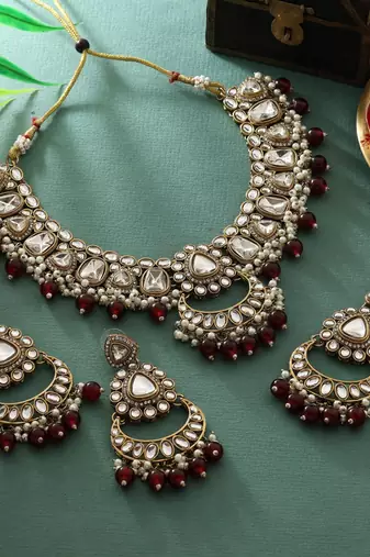 Maroon color kundan necklace set