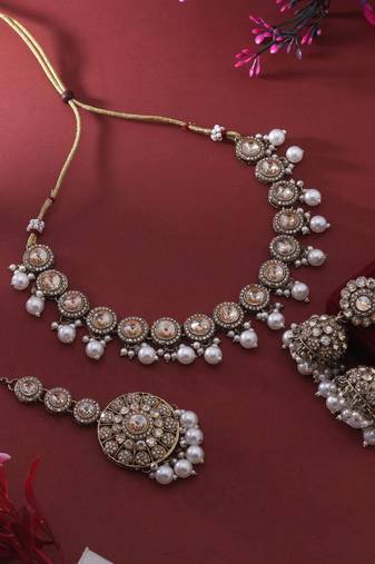 Gold color kundan necklace set
