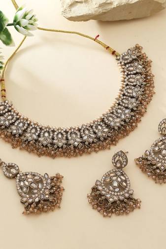 Gold color kundan necklace set