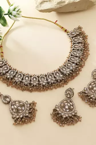 Gold color kundan necklace set