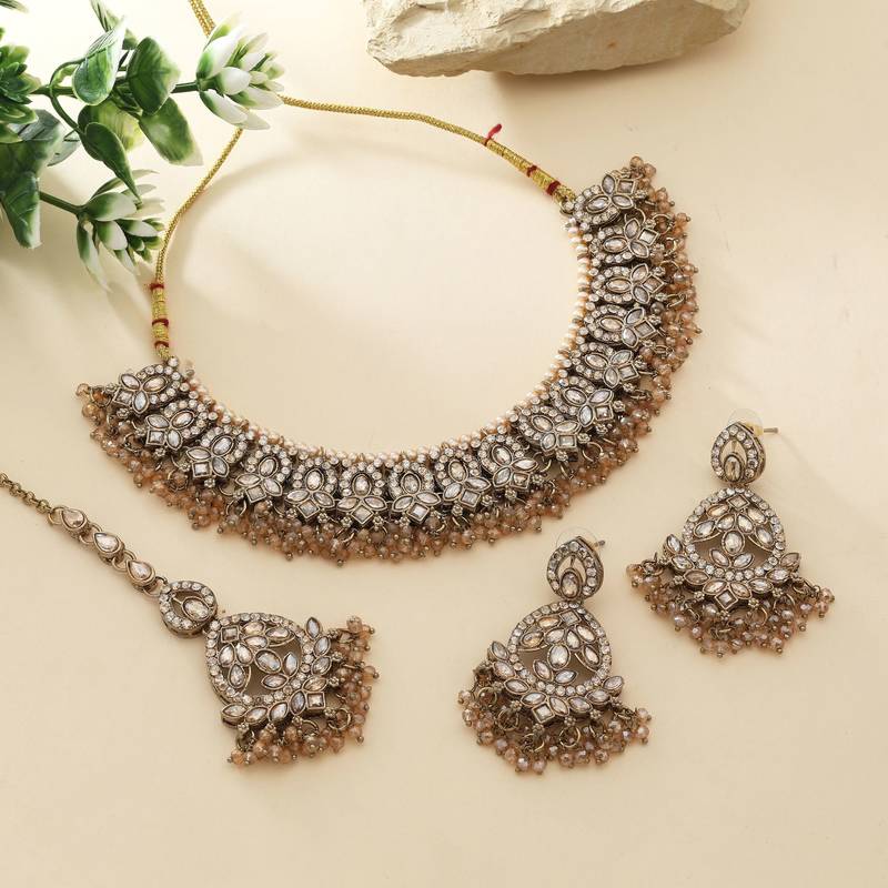 Gold color kundan necklace set