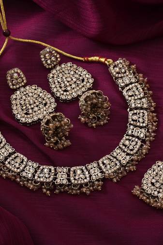 Gold color kundan necklace set