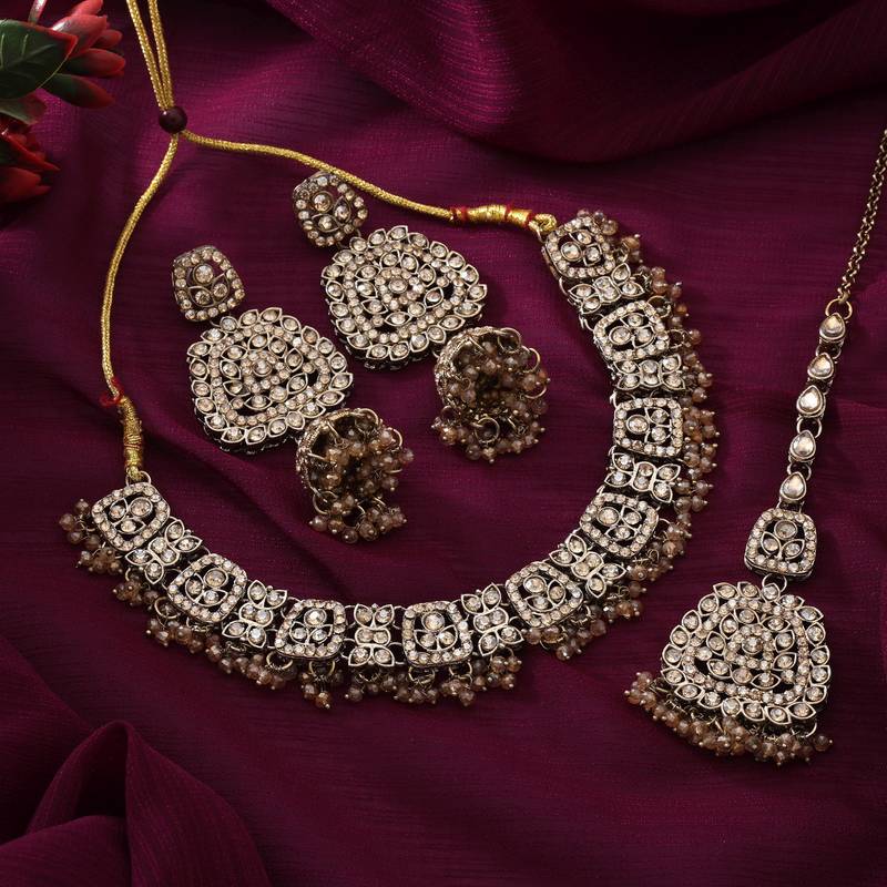 Gold color kundan necklace set