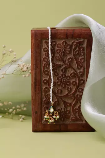 Gold plated kundan maang tikka