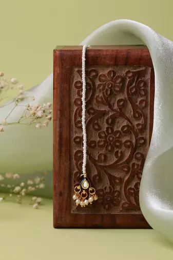 Gold plated kundan maang tikka