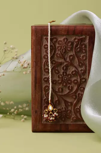 Gold plated kundan maang tikka