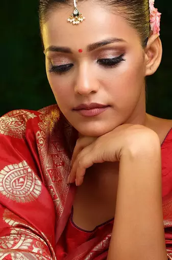 Gold plated kundan maang tikka