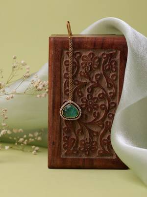 Gold plated kundan green stone maang tikka 2