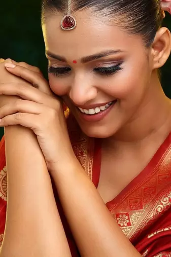 Gold plated kundan red stone maang tikka