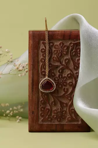 Gold plated kundan red stone maang tikka