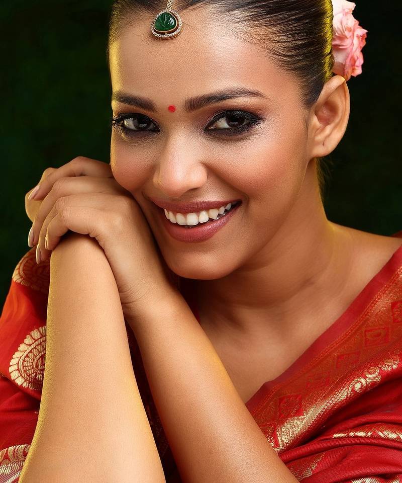 Gold plated kundan green stone maang tikka