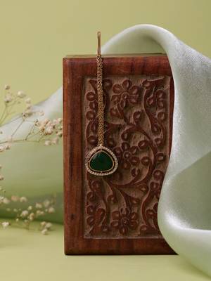 Gold plated kundan green stone maang tikka 2