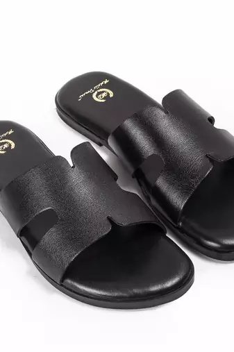 Black solid leather flats