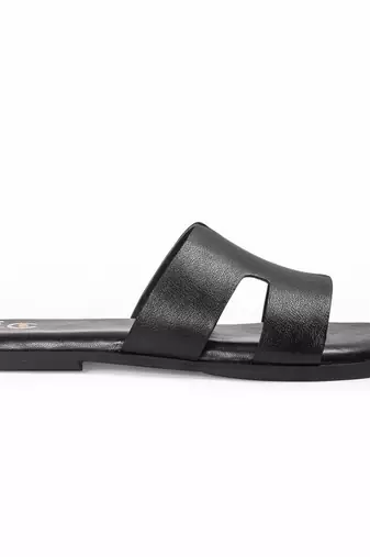 Black solid leather flats