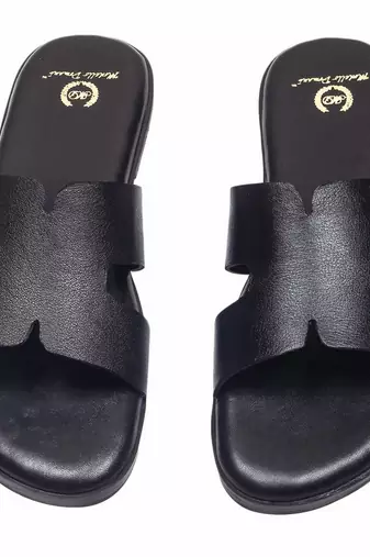 Black solid leather flats