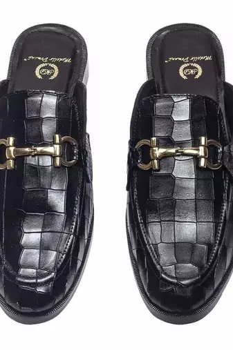 Black solid leather mules