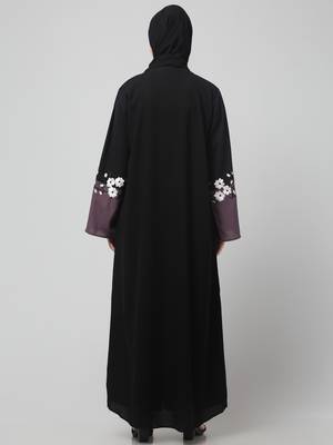 embrodery and conytrast  2 side pocket sleeves  front open abaya 2